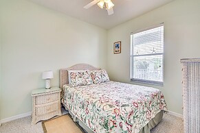 < 1 Mi to Beach: Sleek Naples Condo