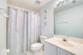 < 1 Mi to Beach: Sleek Naples Condo