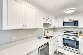 < 1 Mi to Beach: Sleek Naples Condo