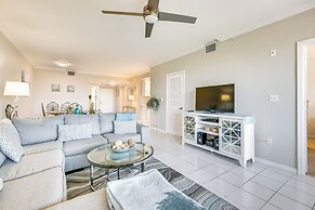 < 1 Mi to Beach: Sleek Naples Condo
