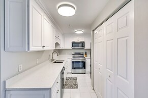 < 1 Mi to Beach: Sleek Naples Condo