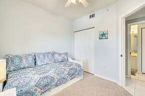 < 1 Mi to Beach: Sleek Naples Condo