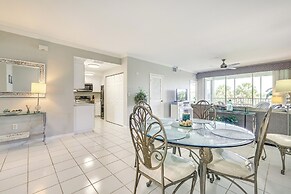 < 1 Mi to Beach: Sleek Naples Condo