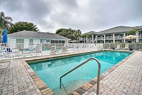 < 1 Mi to Beach: Sleek Naples Condo