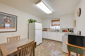 2 Mi to Fly Fishing: Bbq-ready Corvallis Apartment