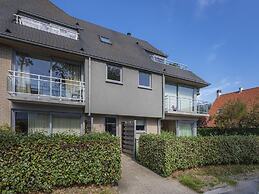 Sunny Flat in Maeterlinck Residence Near Seaside