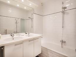 Sunny Flat in Maeterlinck Residence Near Seaside