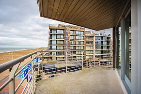 Modern, Luxurious Corner Flat on the Seafront