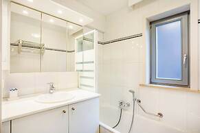 Modern, Luxurious Corner Flat on the Seafront