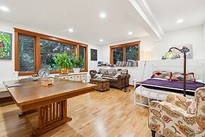 Private Garden Retreat With Gym & Golf Path Access 2 Bedroom Home