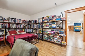 Private Garden Retreat With Gym & Golf Path Access 2 Bedroom Home