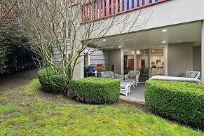 Private Garden Retreat With Gym & Golf Path Access 2 Bedroom Home