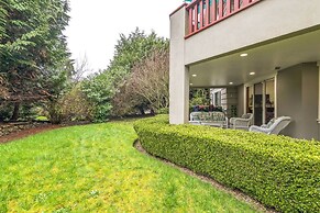 Private Garden Retreat With Gym & Golf Path Access 2 Bedroom Home