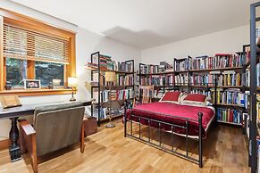 Private Garden Retreat With Gym & Golf Path Access 2 Bedroom Home