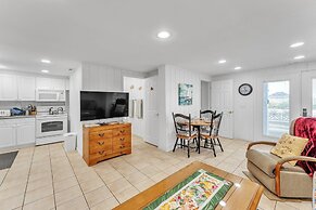 Coastal Camelot - Walk To Surfside Beach 2 Bedroom Duplex