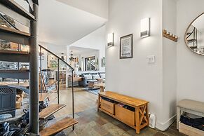 Serene Architect-designed Vermont Chalet 4 Bedroom Home