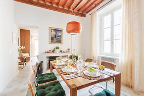 Lunav House in Lucca