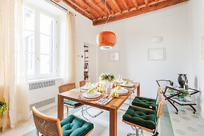 Lunav House in Lucca