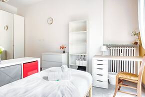 Bright 3BR flat near Park