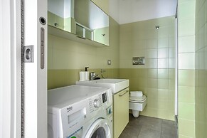 Bright 3BR flat near Park