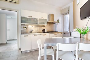 Bright 3BR flat near Park