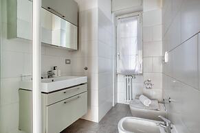 Bright 3BR flat near Park