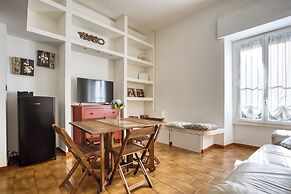 Adorable flat near centre