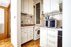 Adorable flat near centre