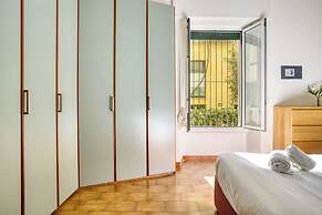 Adorable flat near centre