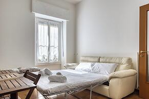 Adorable flat near centre