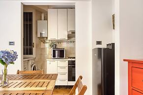 Adorable flat near centre