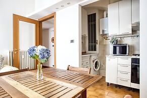 Adorable flat near centre