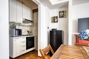 Adorable flat near centre