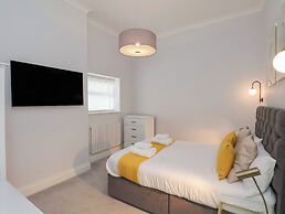 The Salisbury Apartment 103