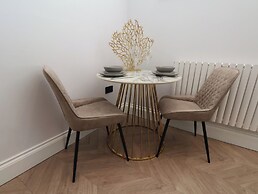 The Salisbury Apartment 104