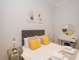 The Salisbury Apartment 106
