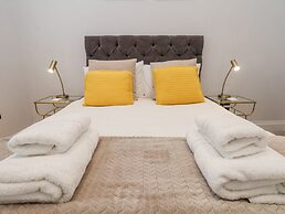 The Salisbury Apartment 106