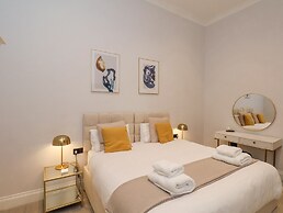 The Salisbury Apartment 106