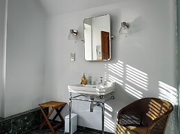 Coach House