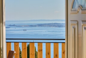 Christine's Seaview by Corfuescapes