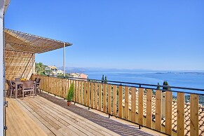 Christine's Seaview by Corfuescapes