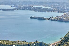 Christine's Seaview by Corfuescapes