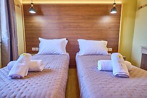 Christine's Seaview by Corfuescapes