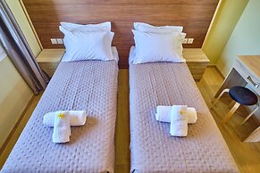 Christine's Seaview by Corfuescapes