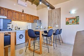 Christine's Seaview by Corfuescapes