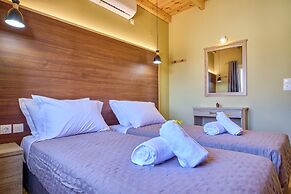 Christine's Seaview by Corfuescapes