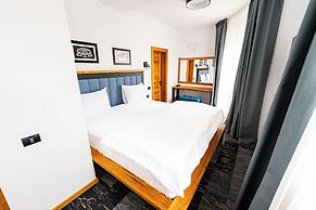 HOW Boutique and Hotel