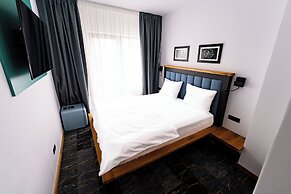 HOW Boutique and Hotel