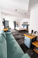 HOW Boutique and Hotel