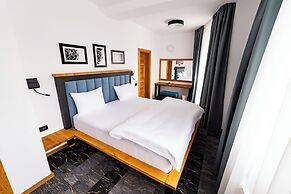 HOW Boutique and Hotel